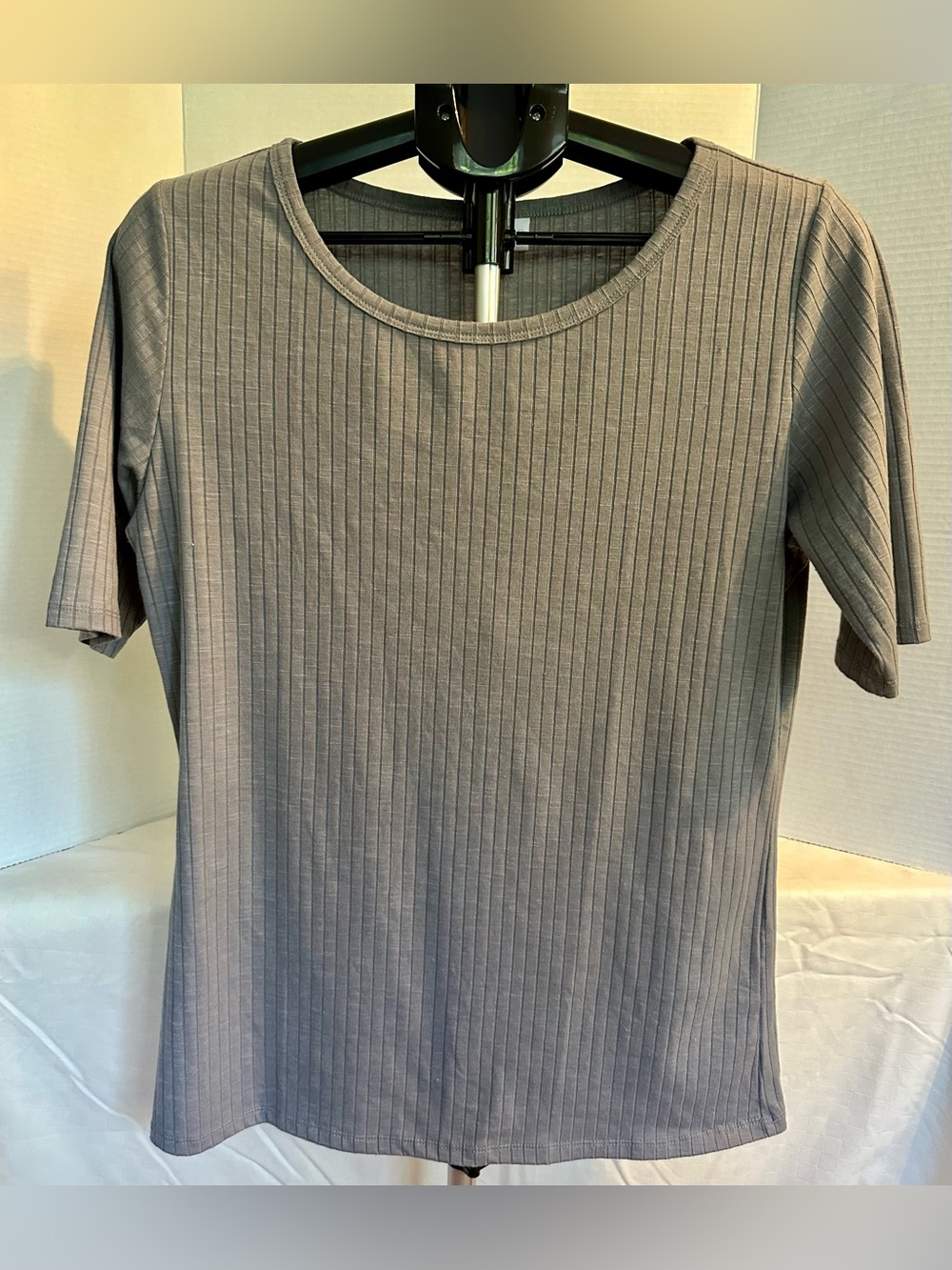LuLaRoe Ribbed Short Sleeve Crewneck Top in Light Gray